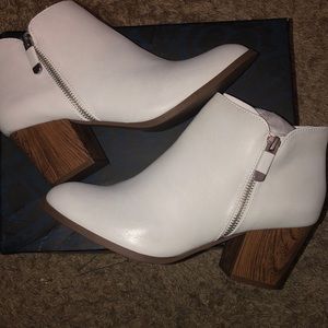 Never worn white ankle boot/booties